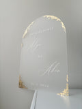 Welcome sign - Alya gold