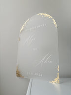 Welcome sign - Alya gold