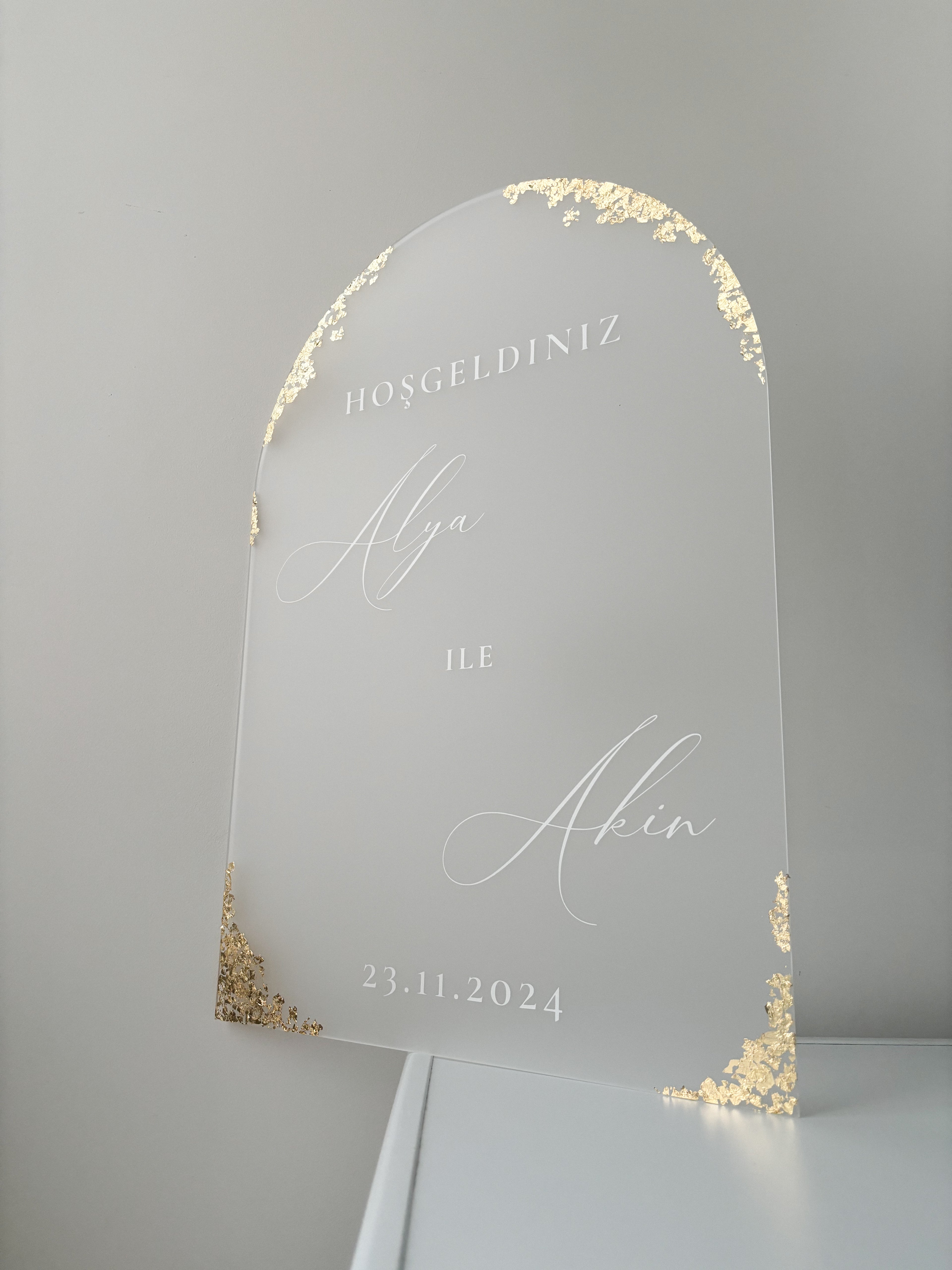 Welcome sign - Alya gold