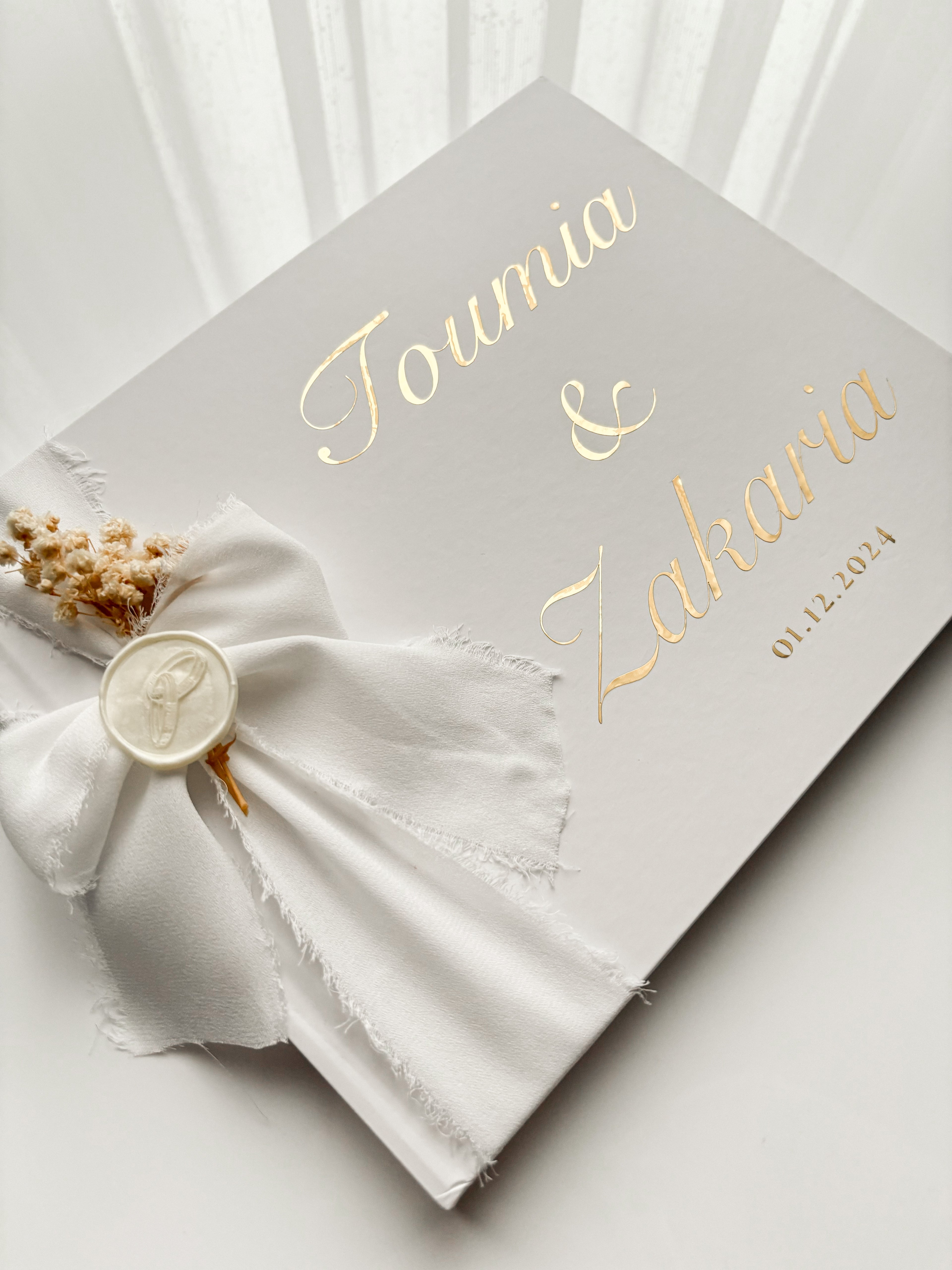 Guest book - Toumia