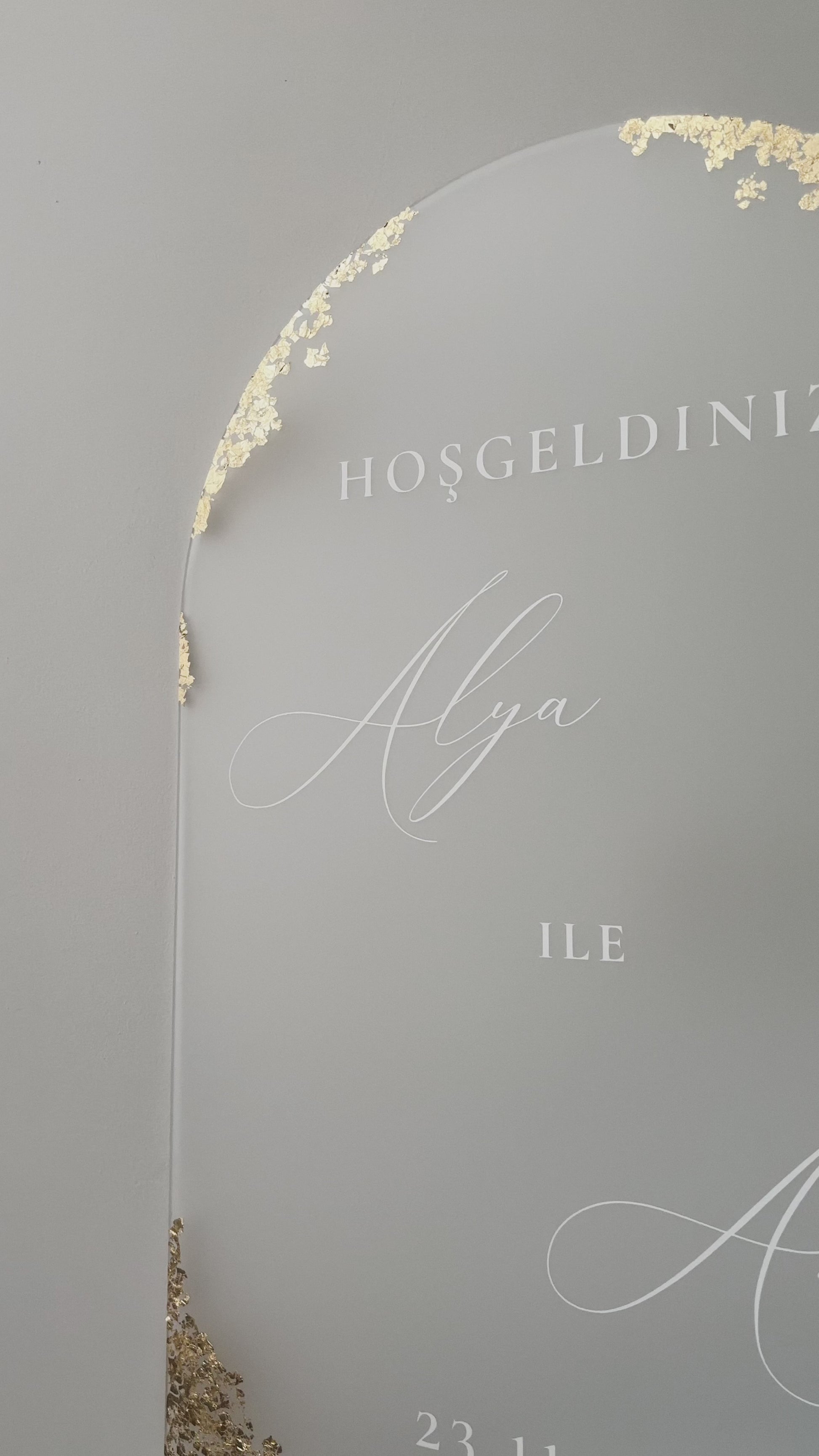 Welcome sign - Alya gold